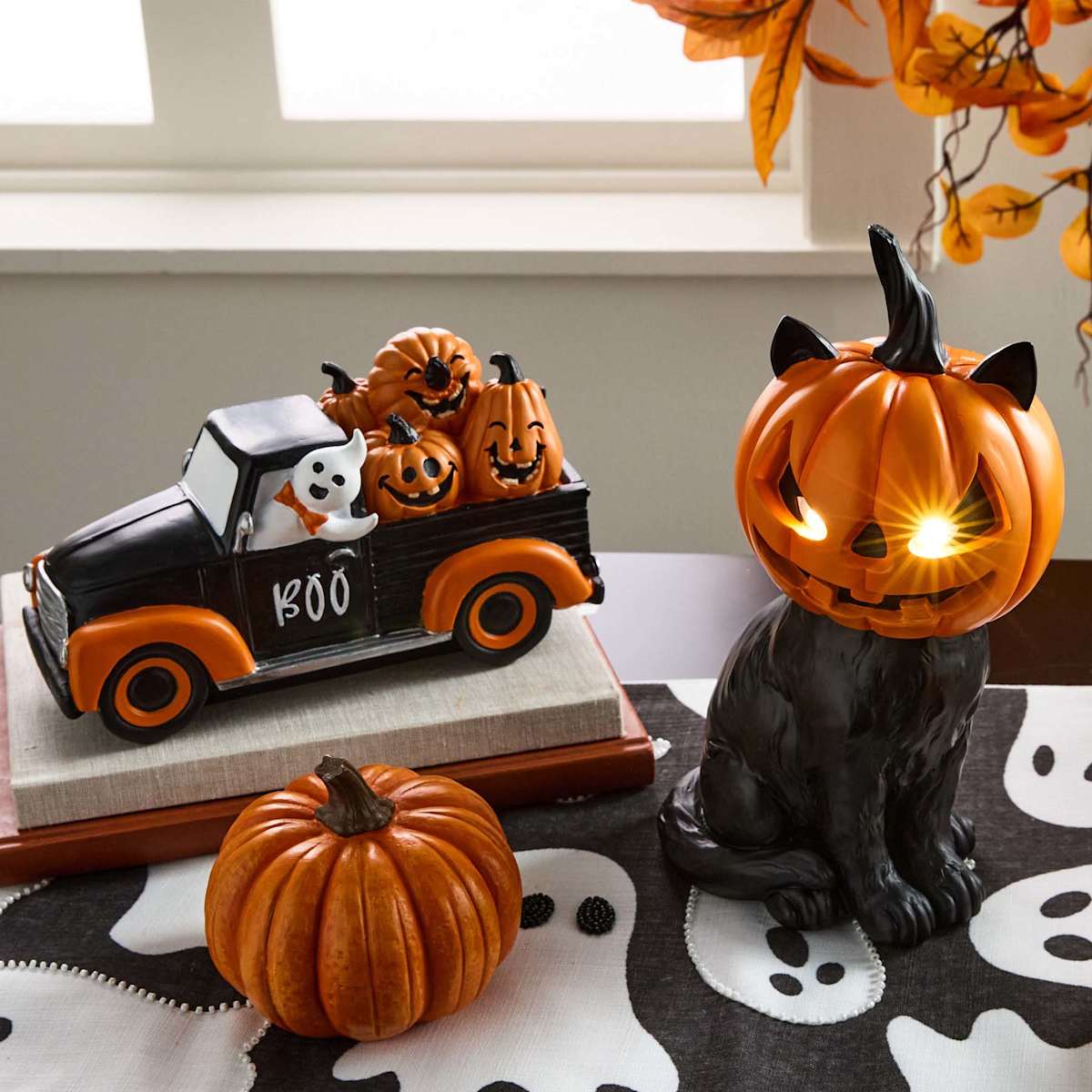 🎃 Gato Sentado com Rosto de Abóbora com LED – Happy Haunting