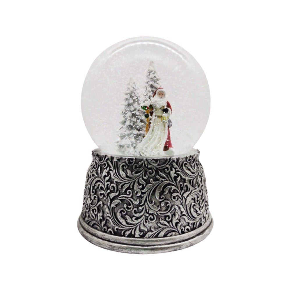 Papai Noel na neve com globo de neve de base prateada
